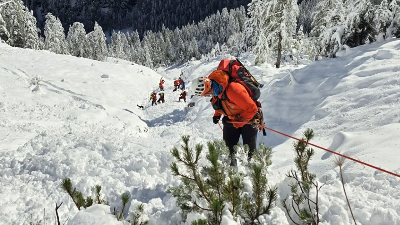 Gorski reševalci so dva dni iskali pogrešane planince, ki jih je v Julijskih Alpah odnesel snežni plaz