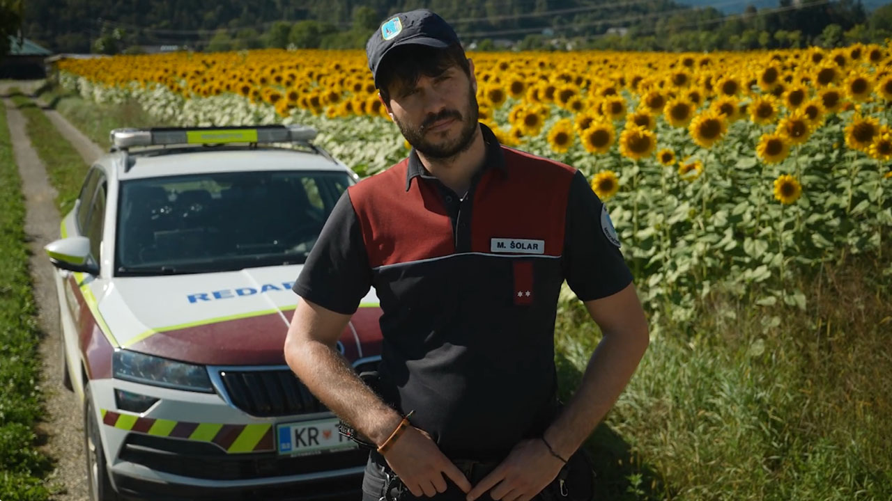 Blejski redarji so prvi prejeli mobilni radar z novo tehnologijo, s katerim bodo lovili in kaznovali prehitre voznike