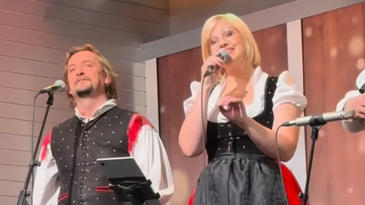 Darja Gajšek je skupaj z Rokom Švabom in Silvom Pliberškom zapela uspešnico Lojzeta Slaka