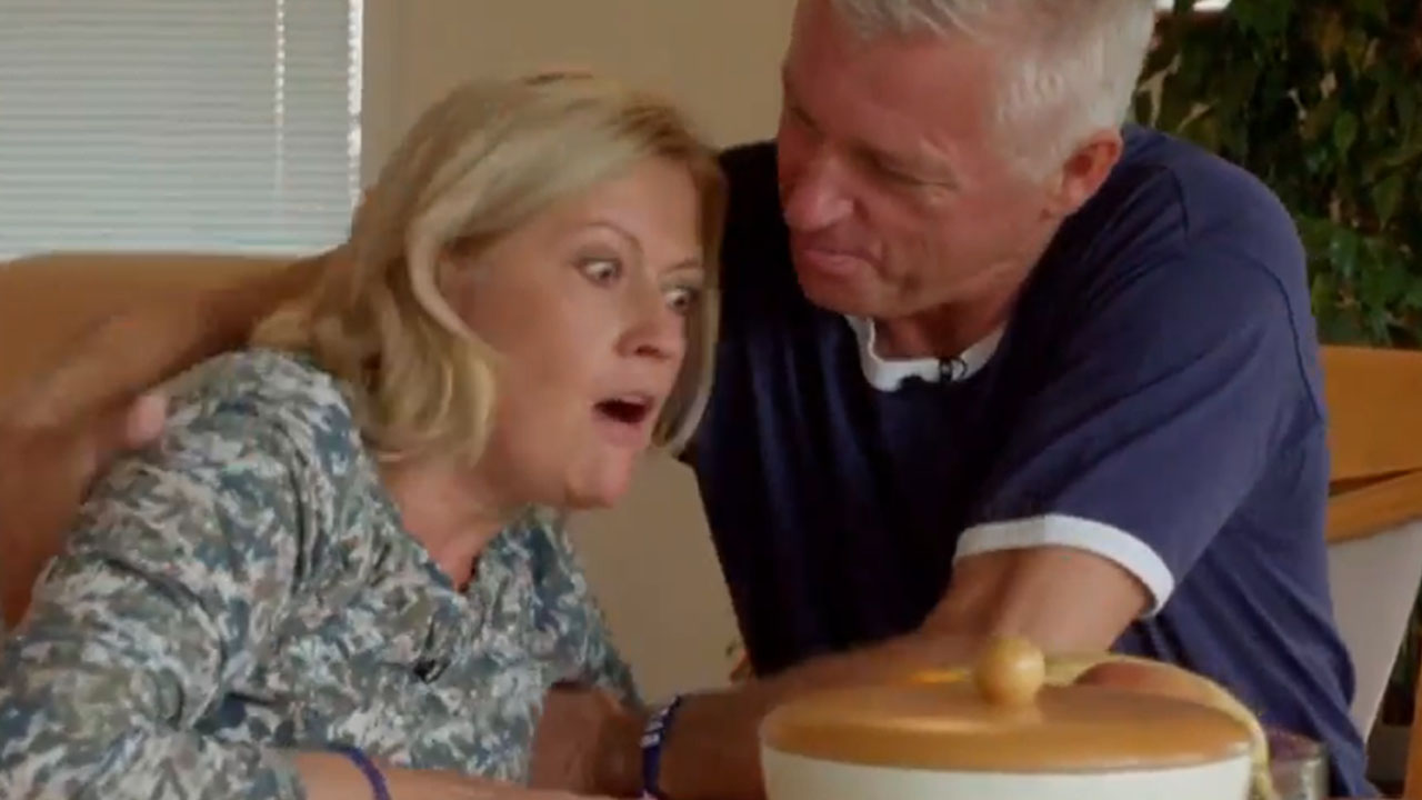 V šovu Ljubezen po domače je Nataša pri Mirku nerodno padla s stola