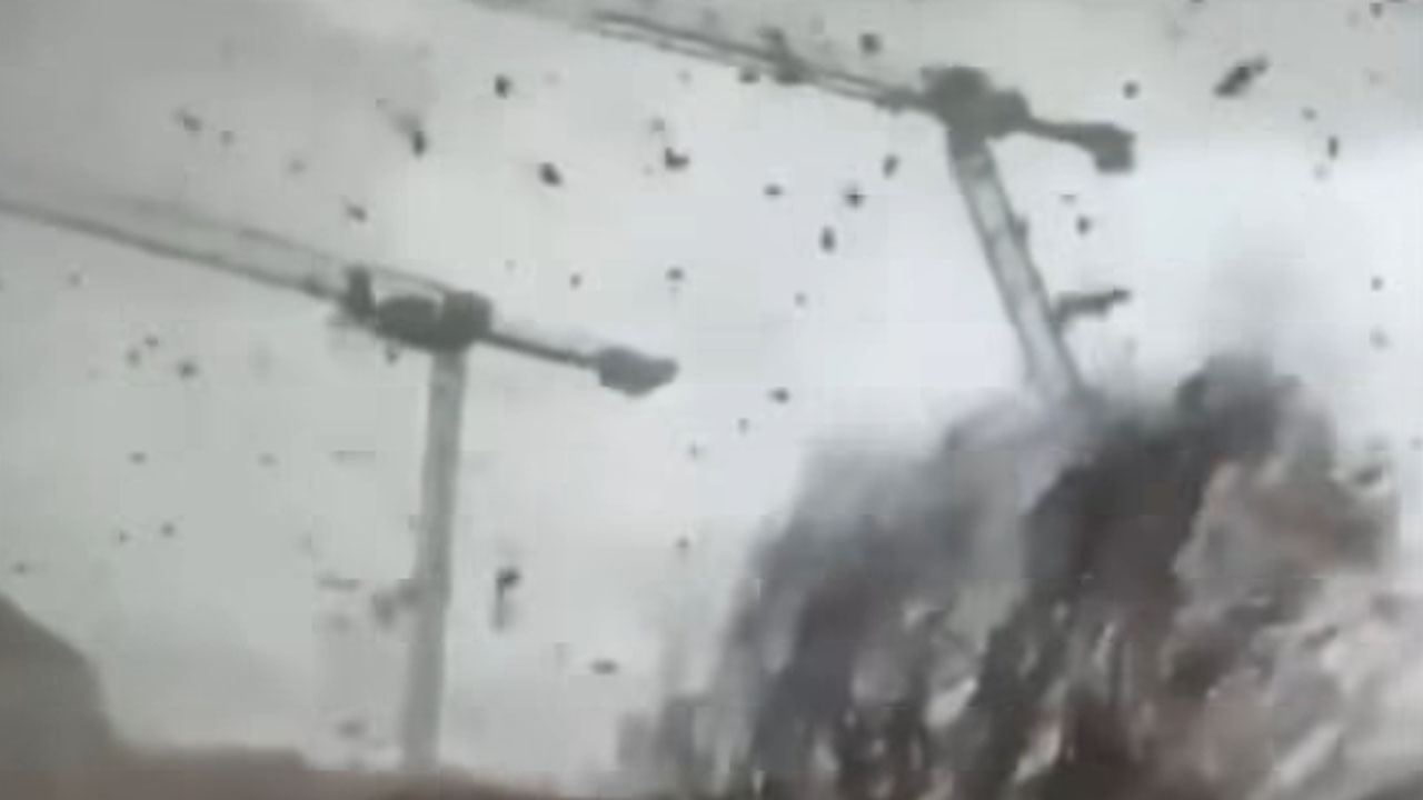 Včeraj je predmestje Pariza prizadel tornado, ki je porušil tri žerjave