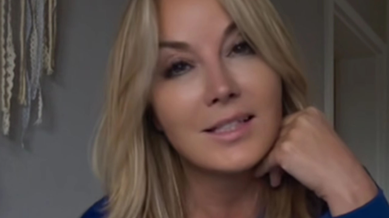 Saša Lendero ganila z izpovedjo, da mami na grobu vedno zapoje isto pesem