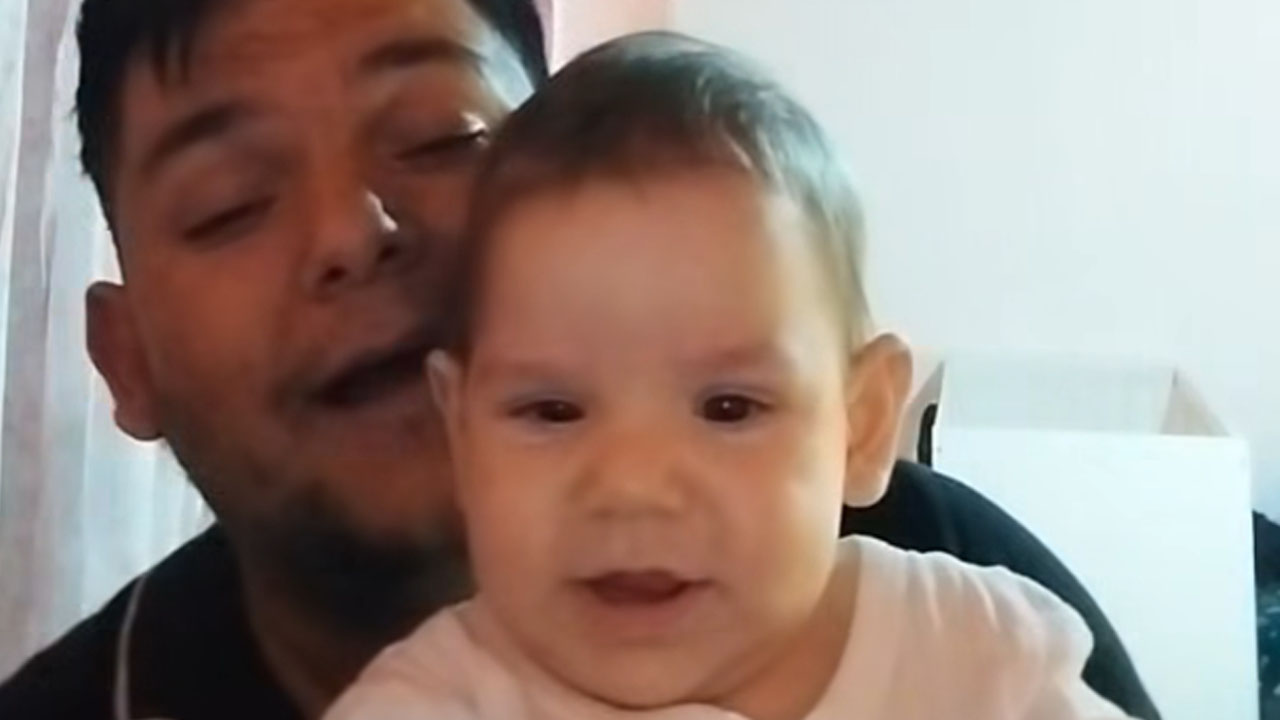 Anbdrej Bakreni je za sina zapel slovensko pesem Povej mi Marina