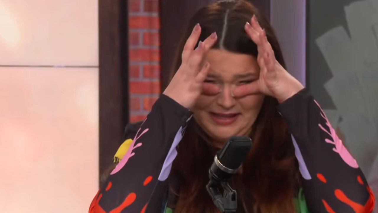 Slovensko voditeljico Evo Šolinc so sodelavci na Radiu Veseljak ganili do solz