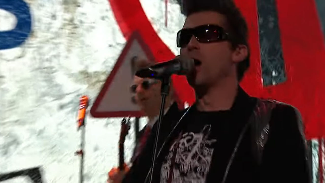 Tilen Artač je pripravil parodijo na vladne bonbončke pred volitvami