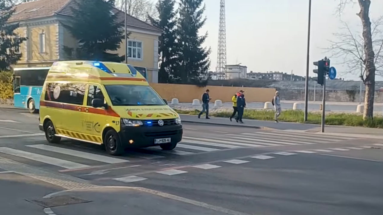 23-letni reševalec je izgubil življenje v nedeljski prometni nesreči, ko je z ekipo hitel na pomoč drugemu