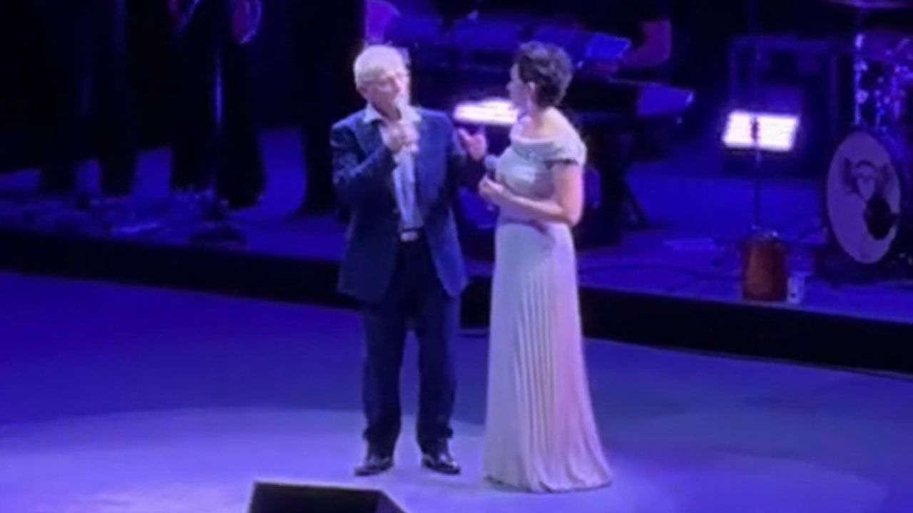 Tanja Žagar je na koncertu v Mariboru na odru zapela skupaj s 85-letnim očetom Renatom Žagarjem