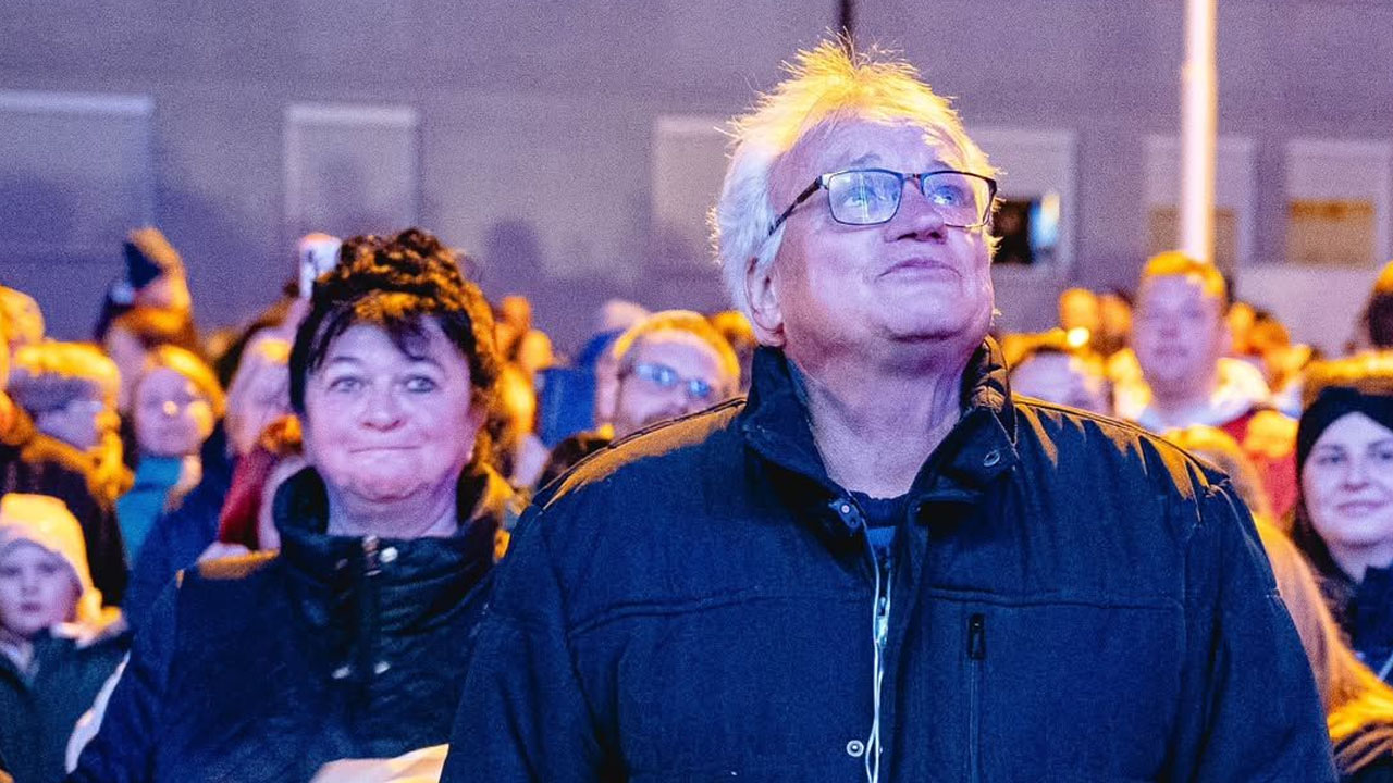 Slavko Roškar prižgal svoje božične lučke na Teznem v Mariboru