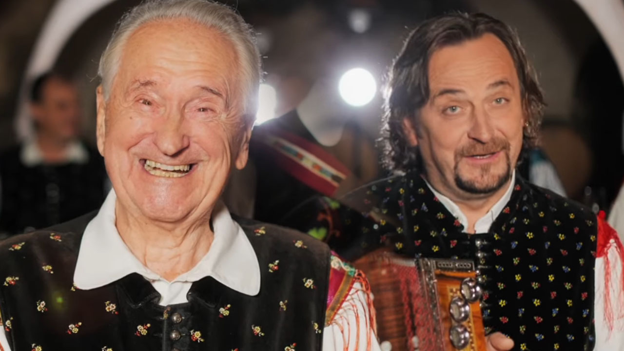 Andrej Bergant in Silvo Pliberšek z ostalimi glasbeniki zapela uspešnico Lojzeta Slaka
