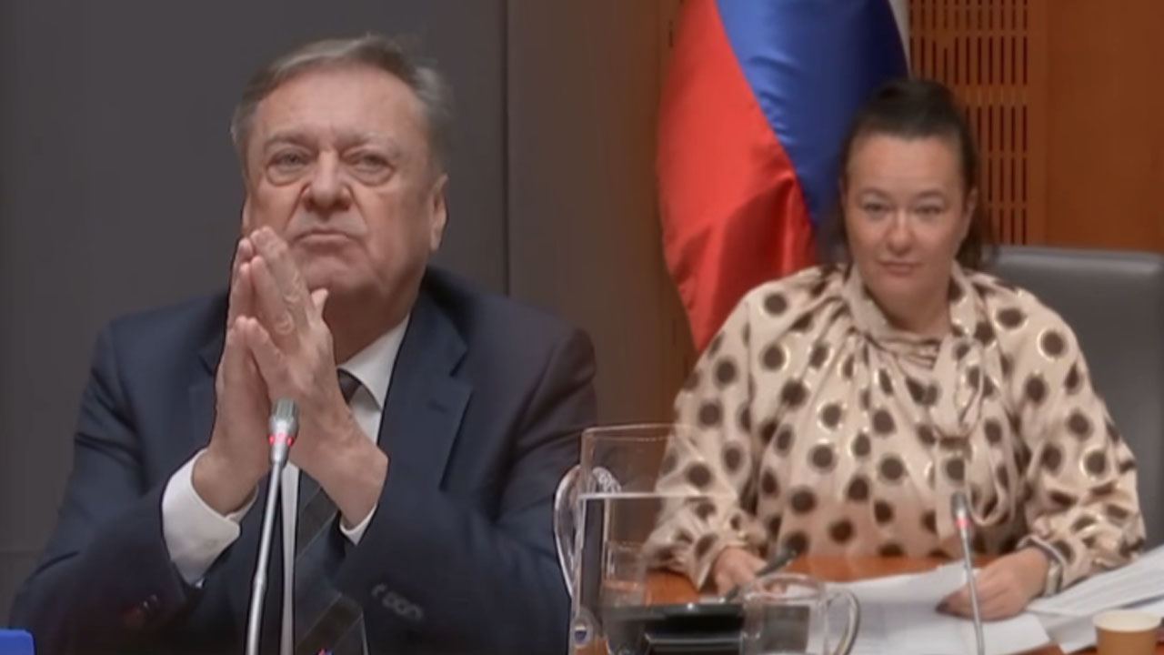 Ljubljanski župan Zoran Janković se je zagovarjal pred preiskovalno komisijo DZ