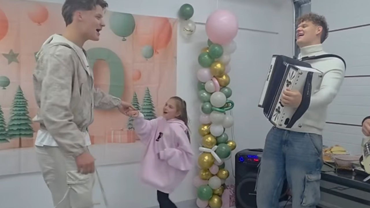 Firbci do solz ganili 10-letno deklico Niko ob praznovanju rojstnega dne