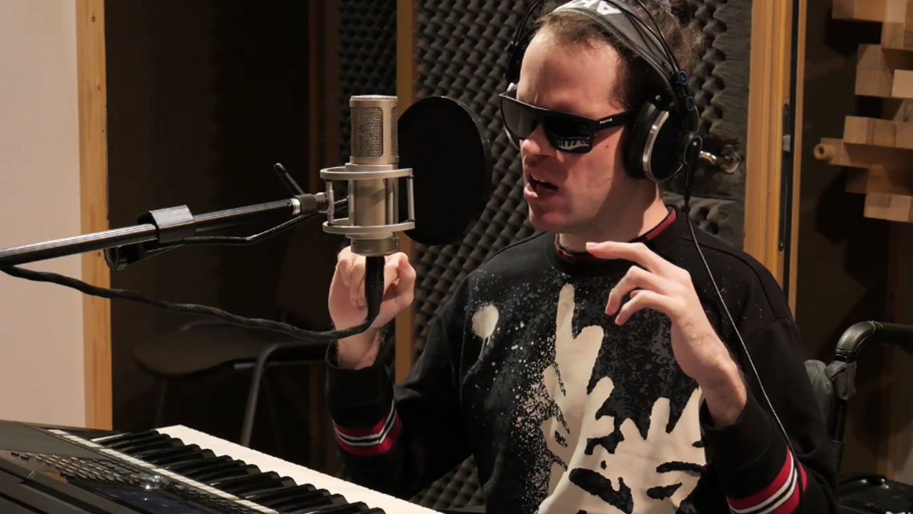 Filip Jagodič iz Laškega navdušil s talentom, ko je zapel pesem Shame