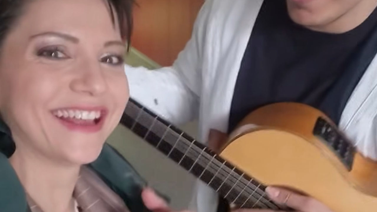 Tanja Žagar zapela z 28-letnim kitaristom Natkom Štiglićem