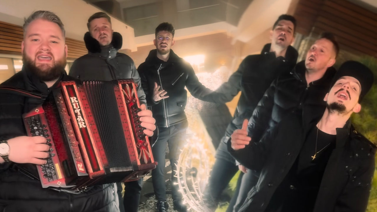 Poskočni muzikanti zapeli eno najlepših pesmi Primorskih fantov