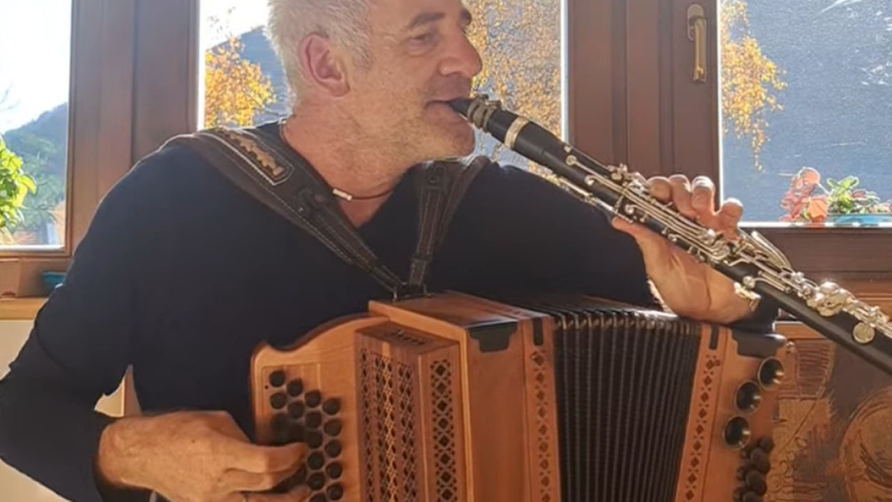 Avstrijski učitelj s poklonom Slavku Avseniku