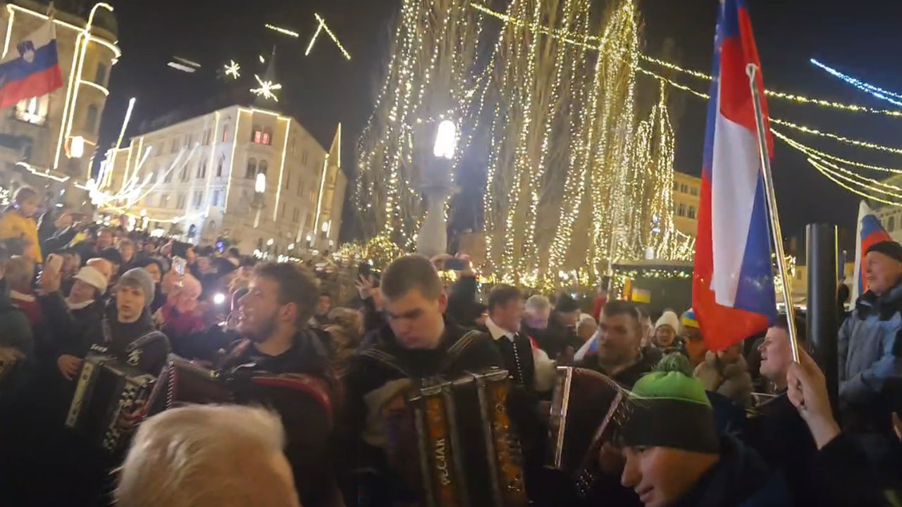 Prešernov trg v Ljubljani danes zavzeli slovenski harmonikarji