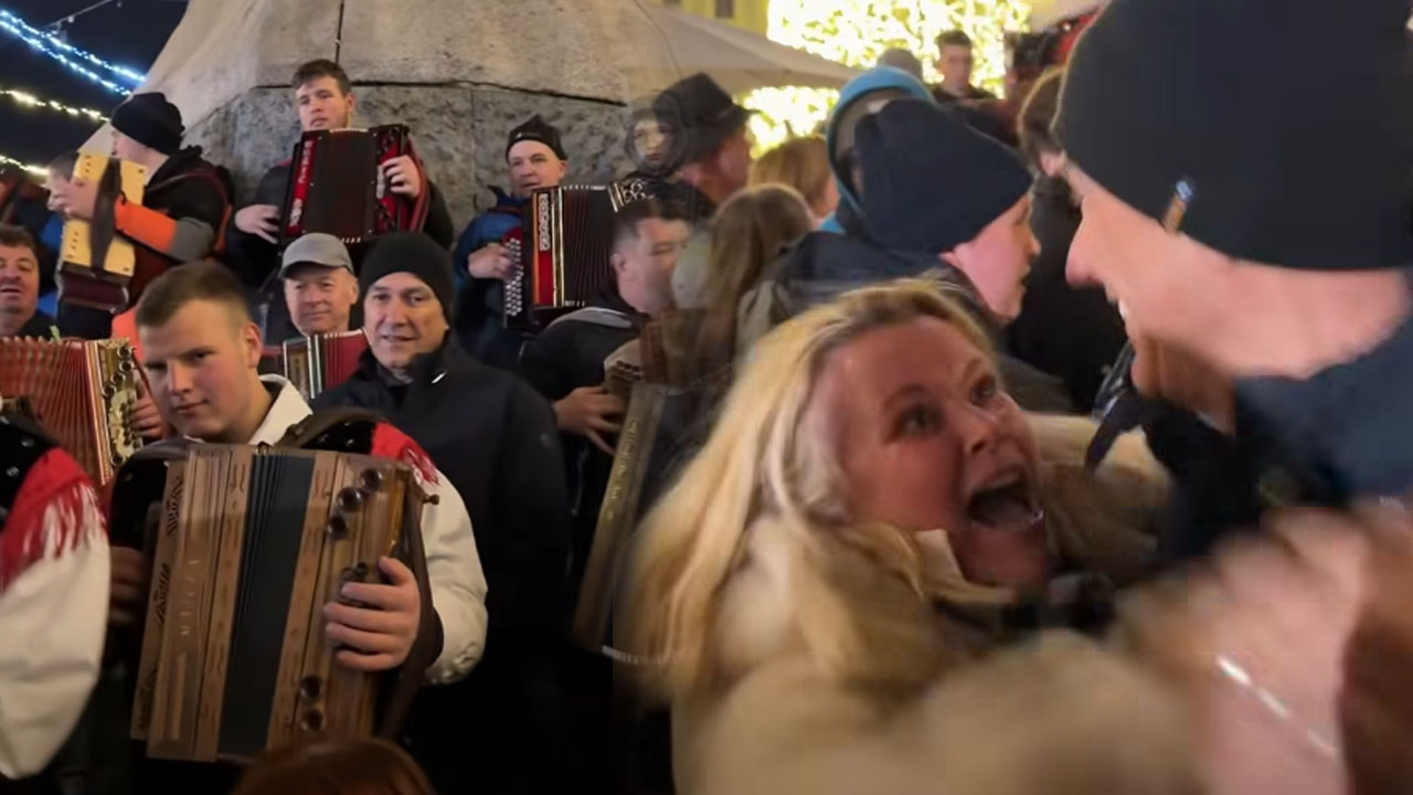 Janez Janša plesal ob Prešernovem spomeniku