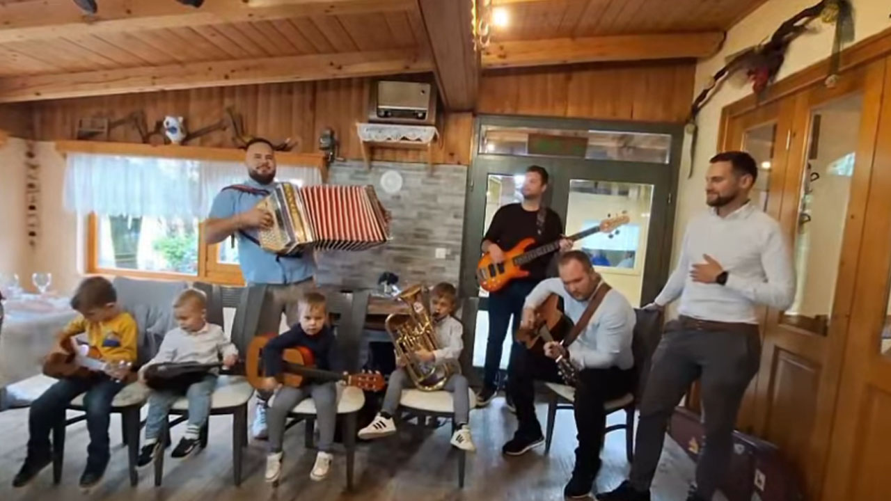 Kvartet Pušeljc zaigral z njihovimi sinovi