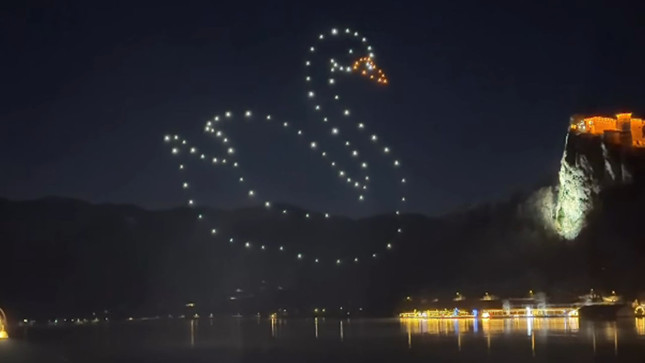 Bled vstop v novo leto 2026 namesto ognjemeta proslavil z droni na nebu