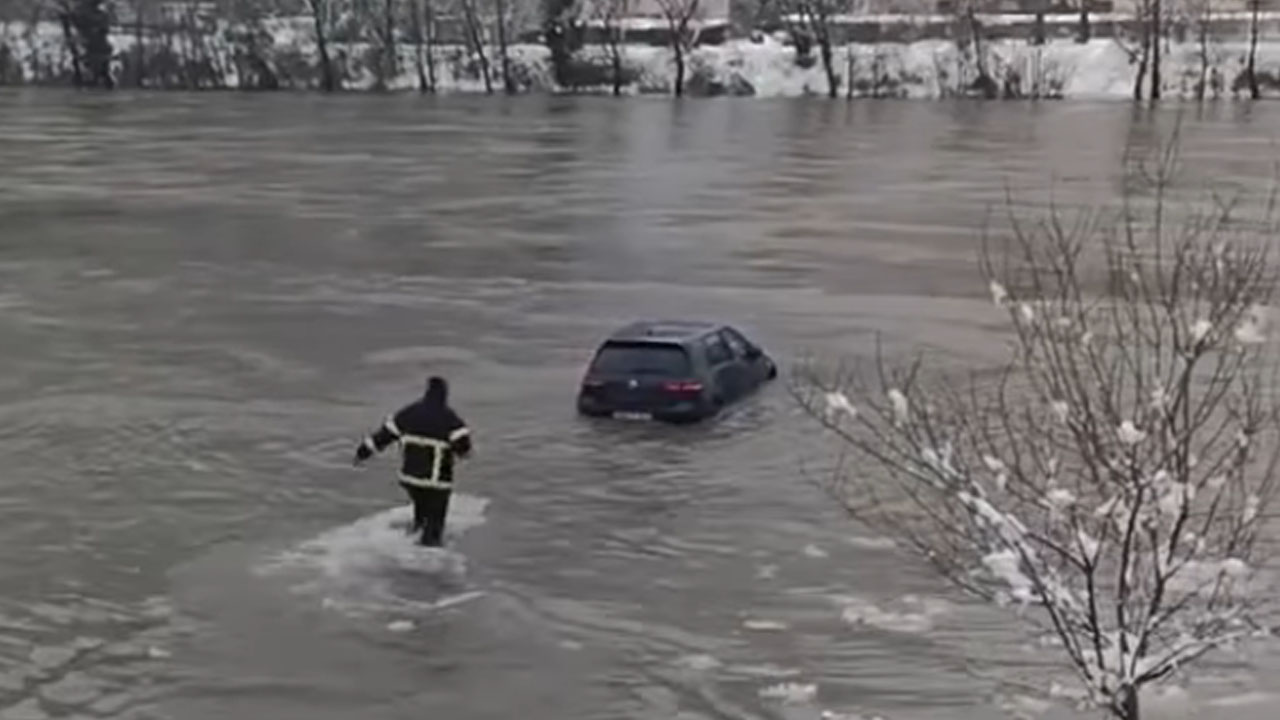 Gasilec v Bosni in Hercegovini iz poplavljene reke rešil Golfa