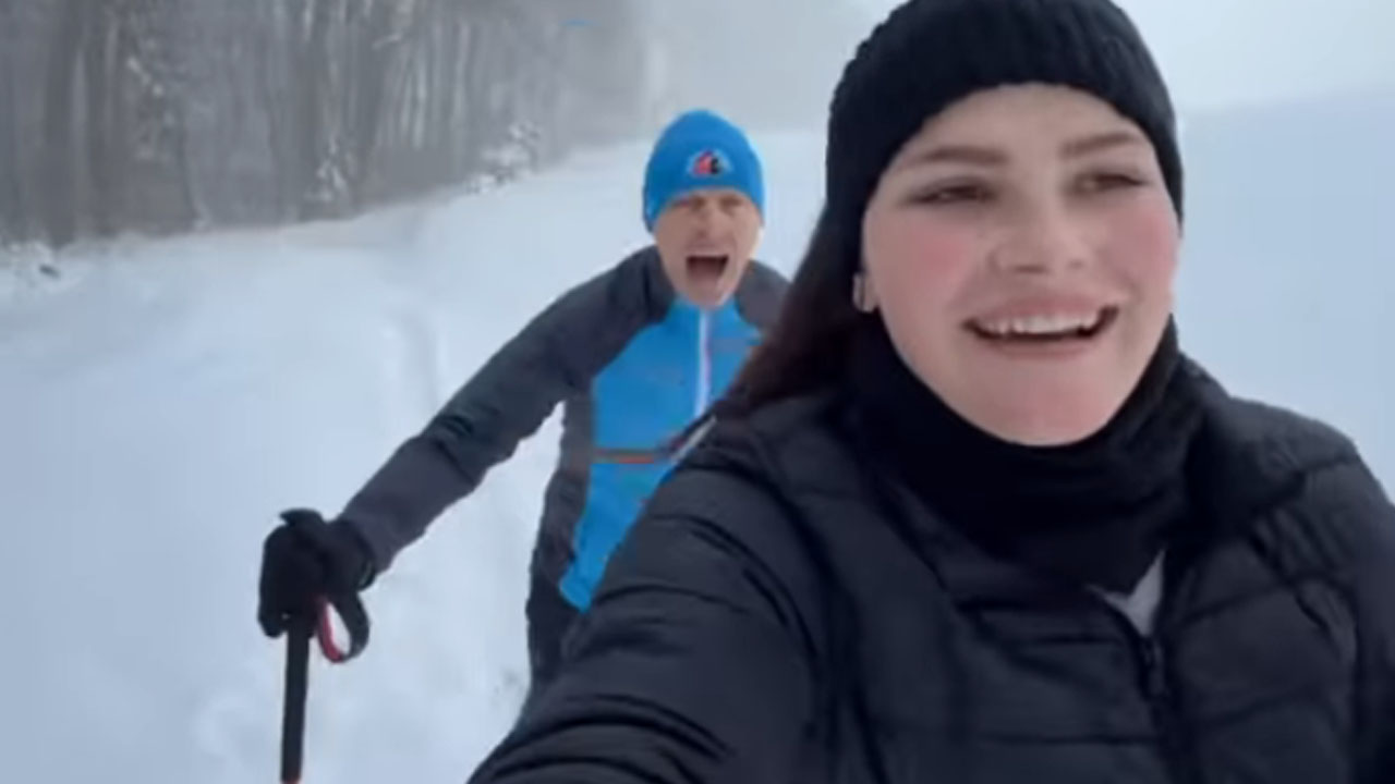 22-letna Eva med tekom v snegu zapela z očetom Jožetom Potrebuješem