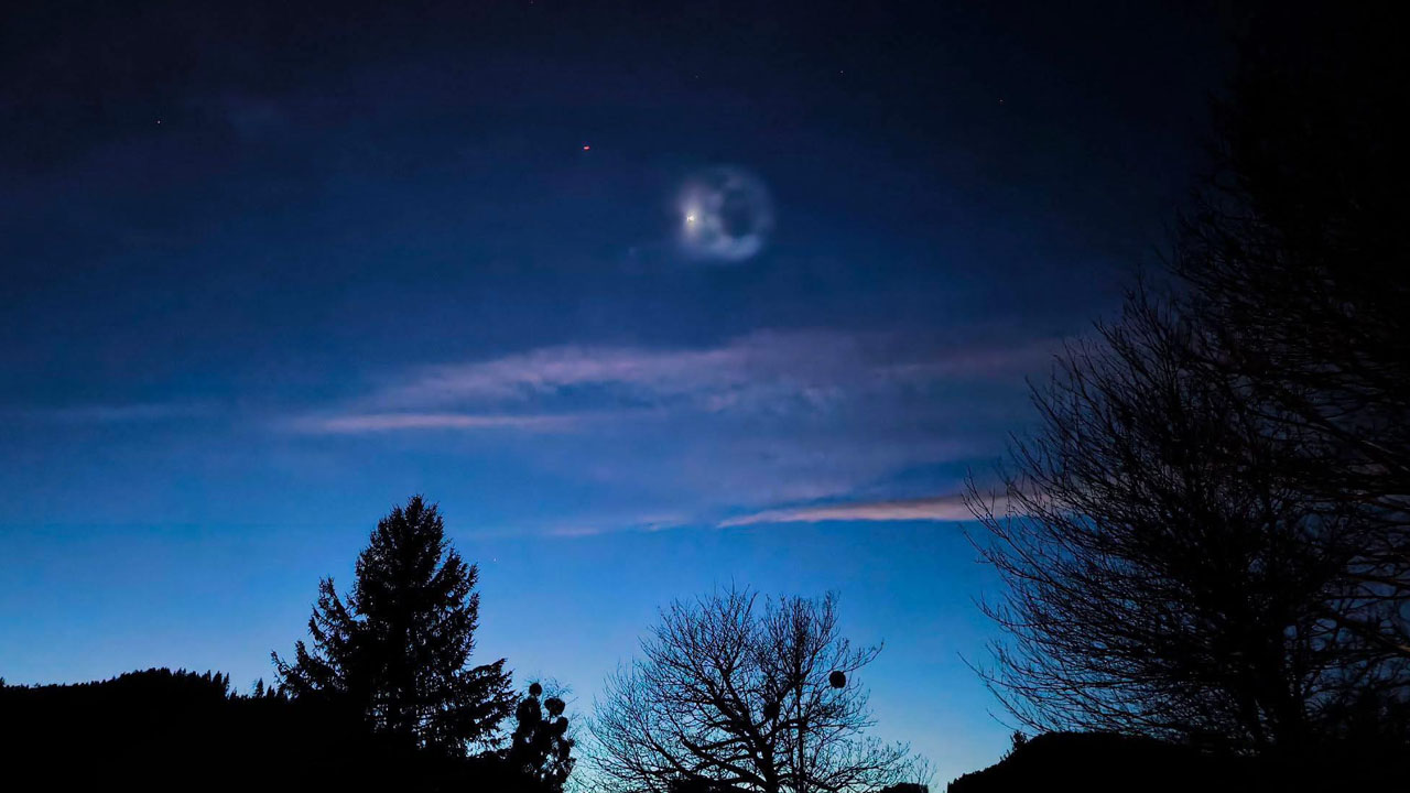 Nebo nad Slovenijo razsvetlil nenavaden svetlobni pojav