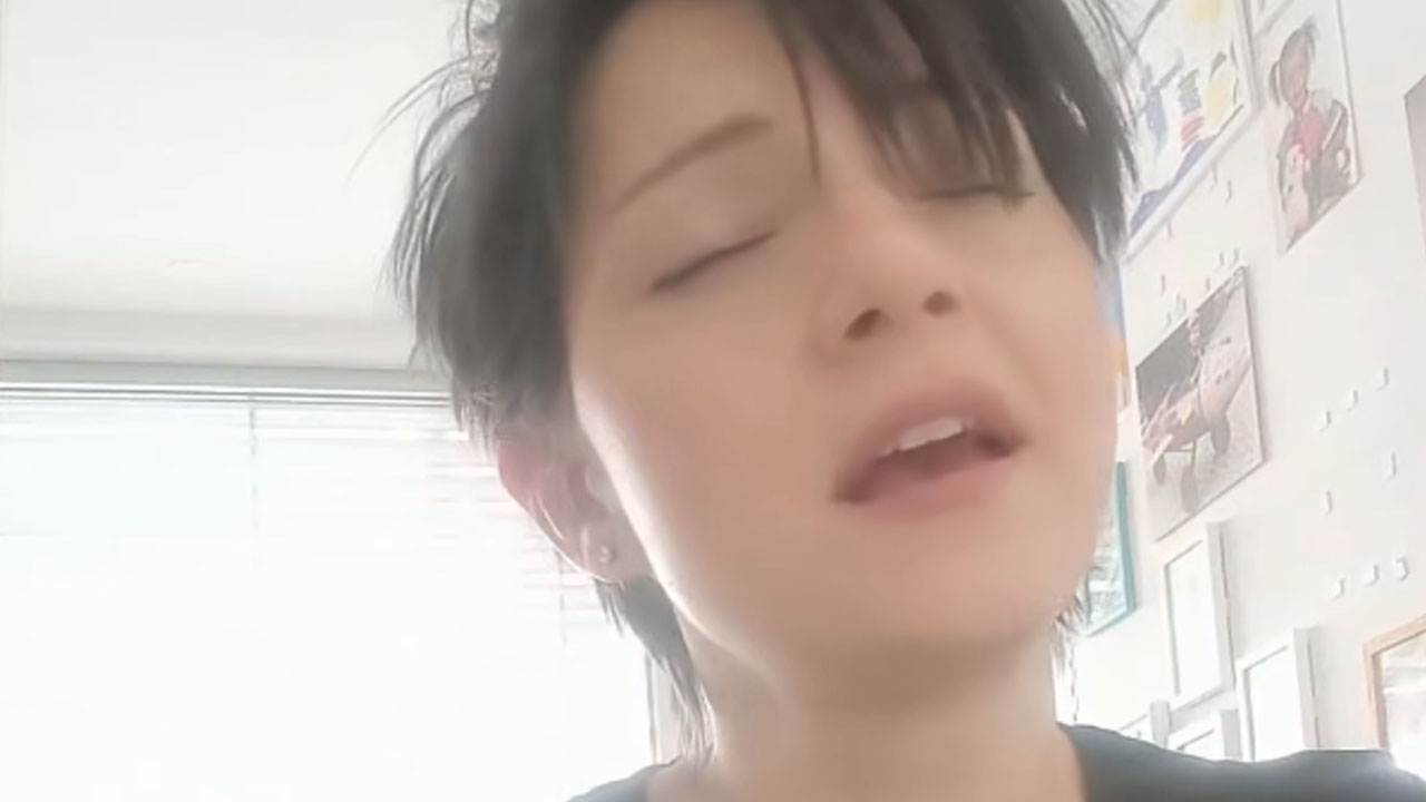 Tanja Žagar zapela pesem Prvi sneg, ki jo je izvajala skupina Foxy Teens