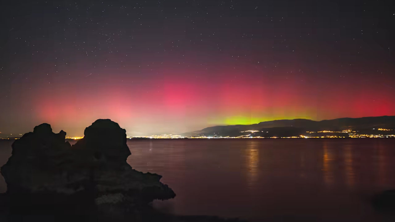 Severni sij v noči na torek razsvetlil slovensko nebo