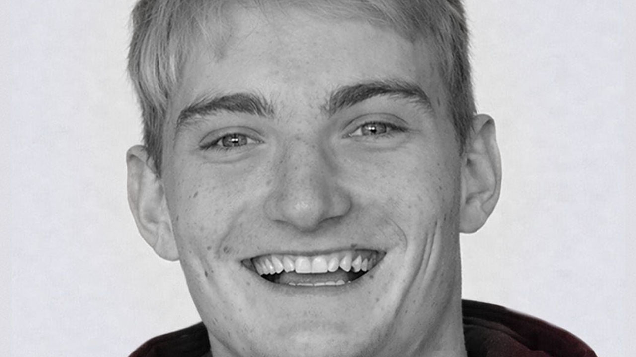 Ganljiv slovo mame po pogrebu 24-letnega Jake