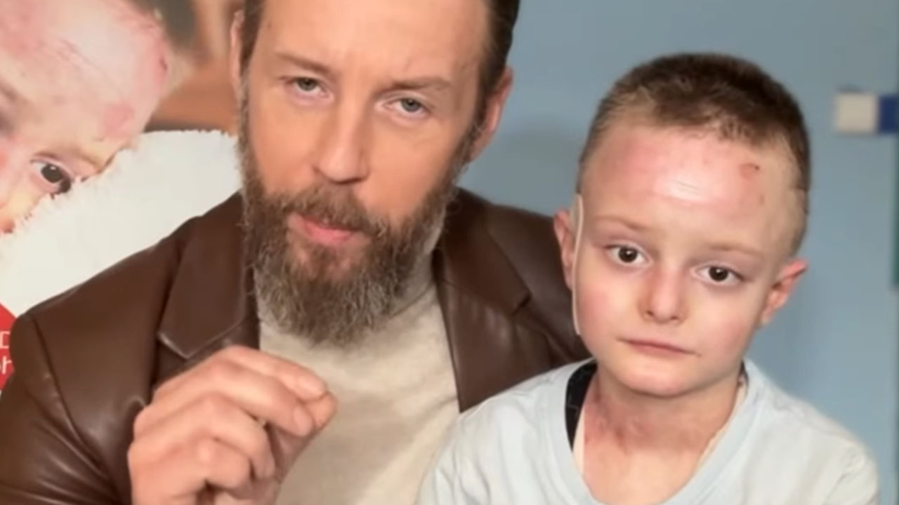 Sedemletni Miloš več mesecev čaka na zdravilo, zavarovalnica pa molči