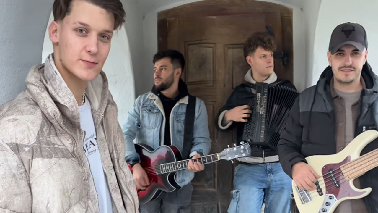 Firbci zapeli pesem Najin čas, ki velja za eno najlepših