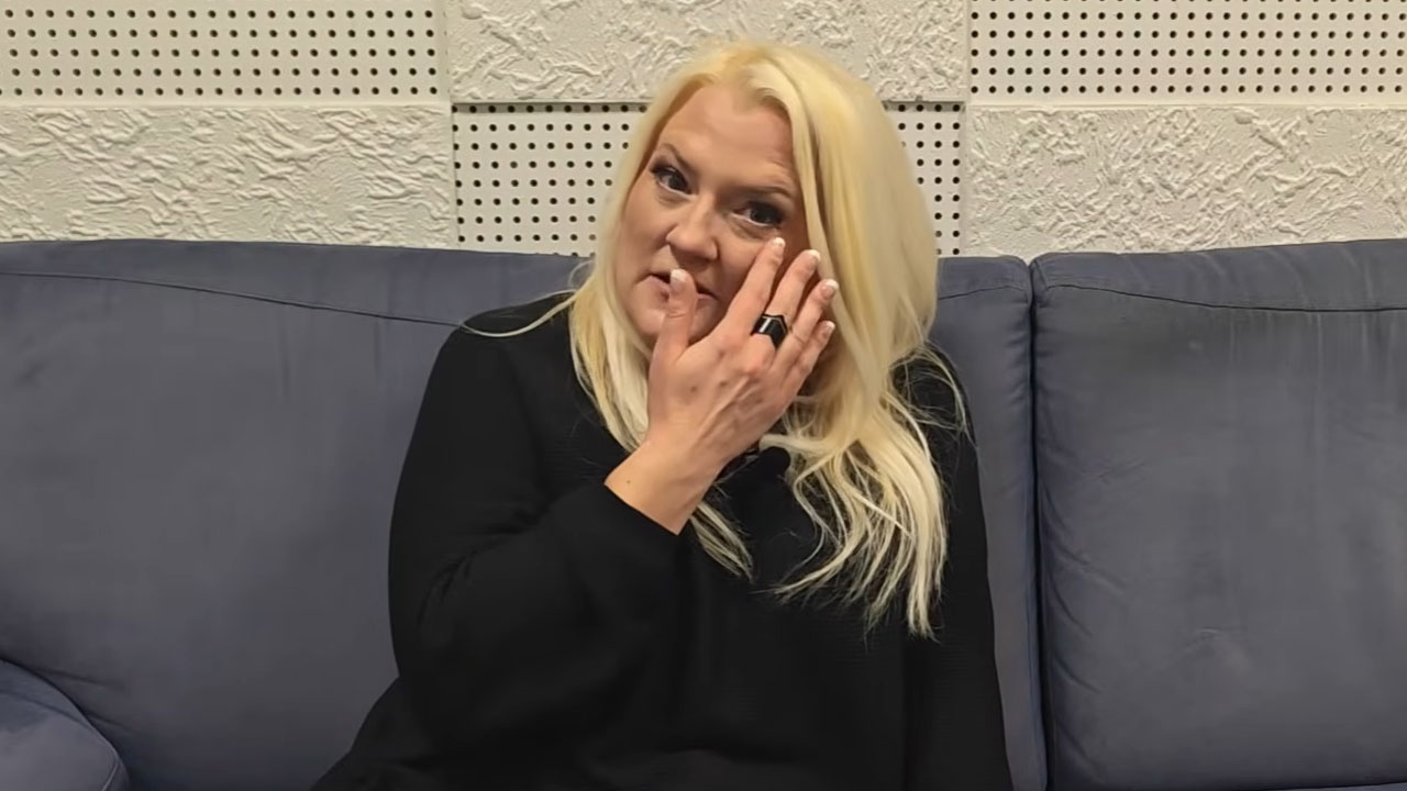 Mirna Reynolds v podkastu Brez dlake na jeziku med iskrenim pogovorom o sinu in njegovemu očetu