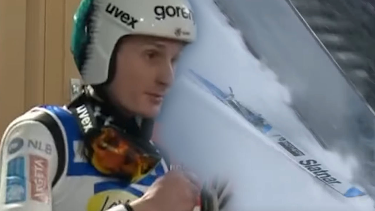 Domen Prevc po incidentu z izgubljenimi smučmi na svetovnem prvenstvu v poletih v Oberstdorfu