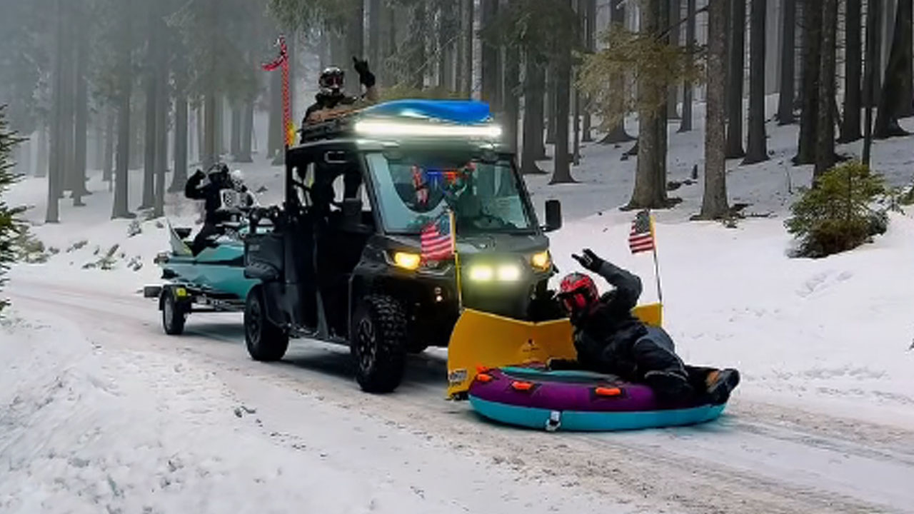 Štajerci v zimskem ambientu z vodnim skuterjem in napihljivo blazino čakajo na poletje