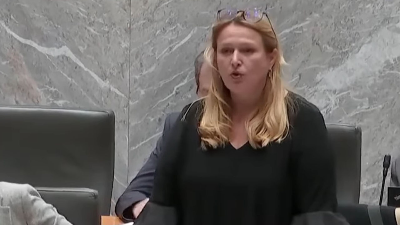 Poslanka Lena Grgurevič med govorom v Državnem zboru o svoji plači in stroških življenja