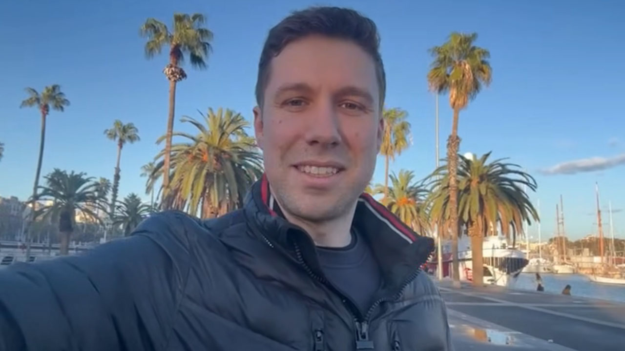 Sašo Avsenik iz Barcelone razkril začetek zdravljenja fokalne distonije in ganil oboževalce