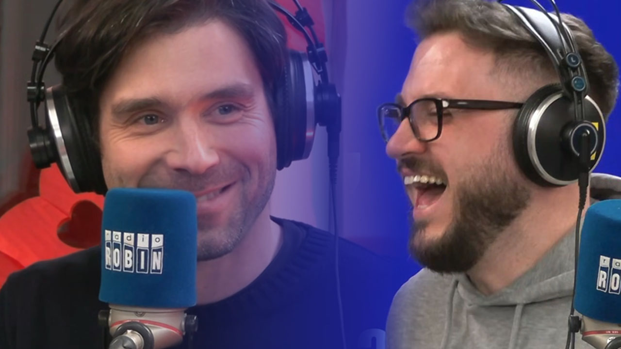 Tilen Artač v studiu Radia Robin v Novi Gorici med imitacijami znanih Slovencev