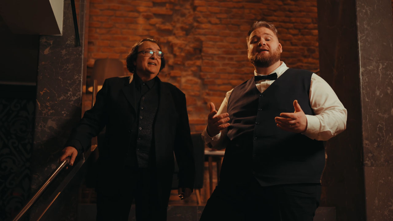 Poskočni muzikanti in Oto Pestner ob premieri pesmi Valček za mojo drago na valentinovo