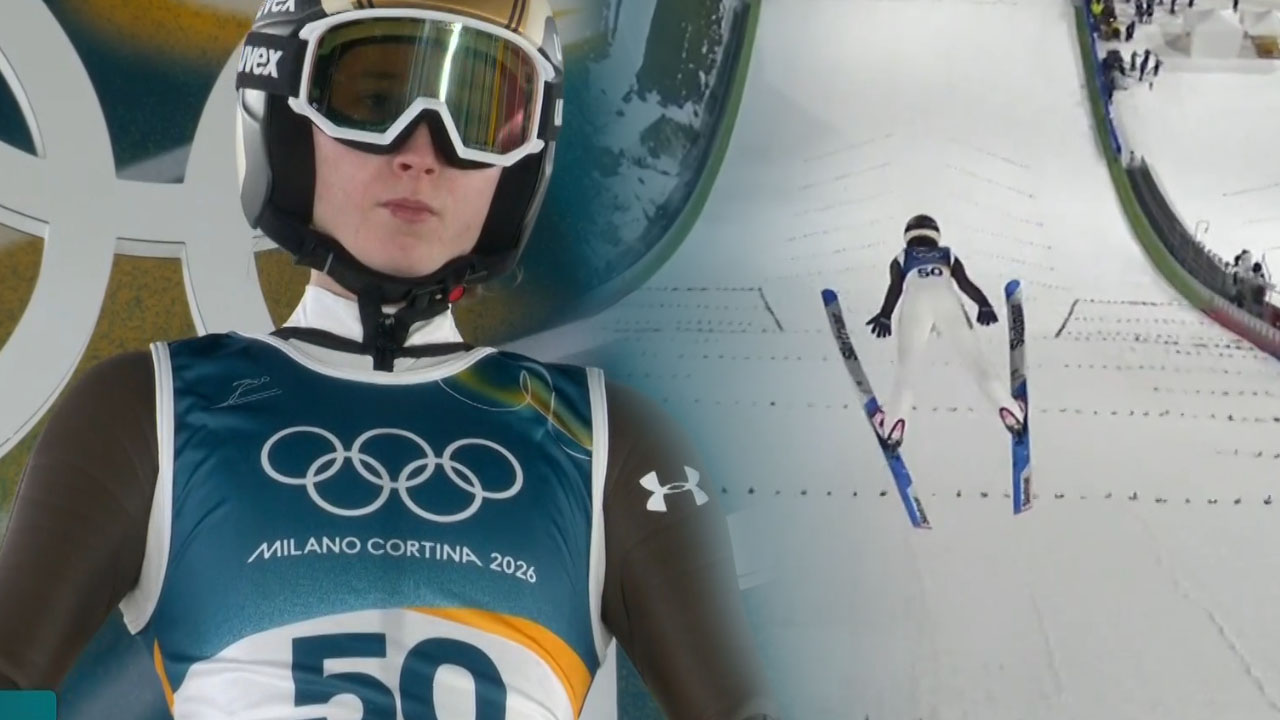 Nika Prevc ob doskoku na veliki skakalnici v Predazzu na ZOI Milano Cortina 2026