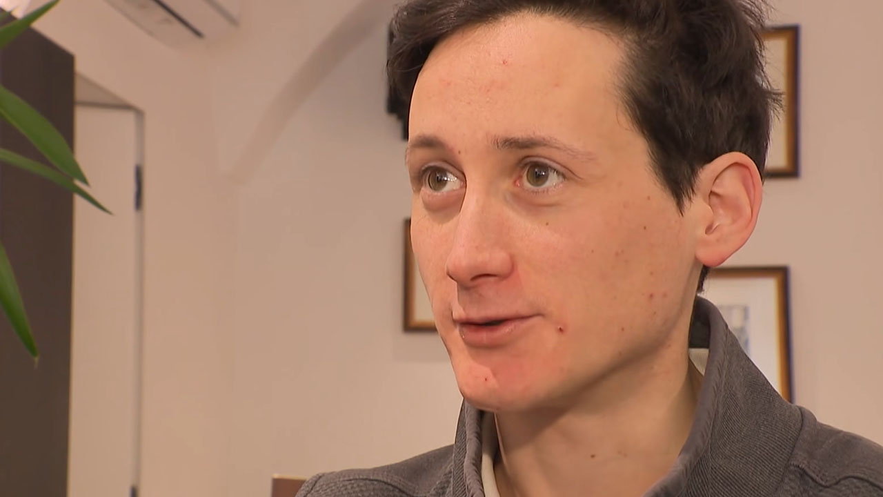 Cene Prevc v oddaji Tednik razkril zgodbo iz otroštva in fresko angela, ki spominja na Niko Prevc