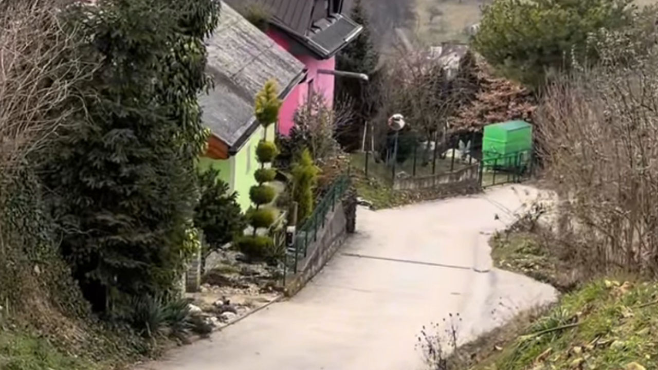 Prizorišče družinske tragedije v naselju Golobka pri Ljutomeru, kjer sta bila najdena mrtva moška