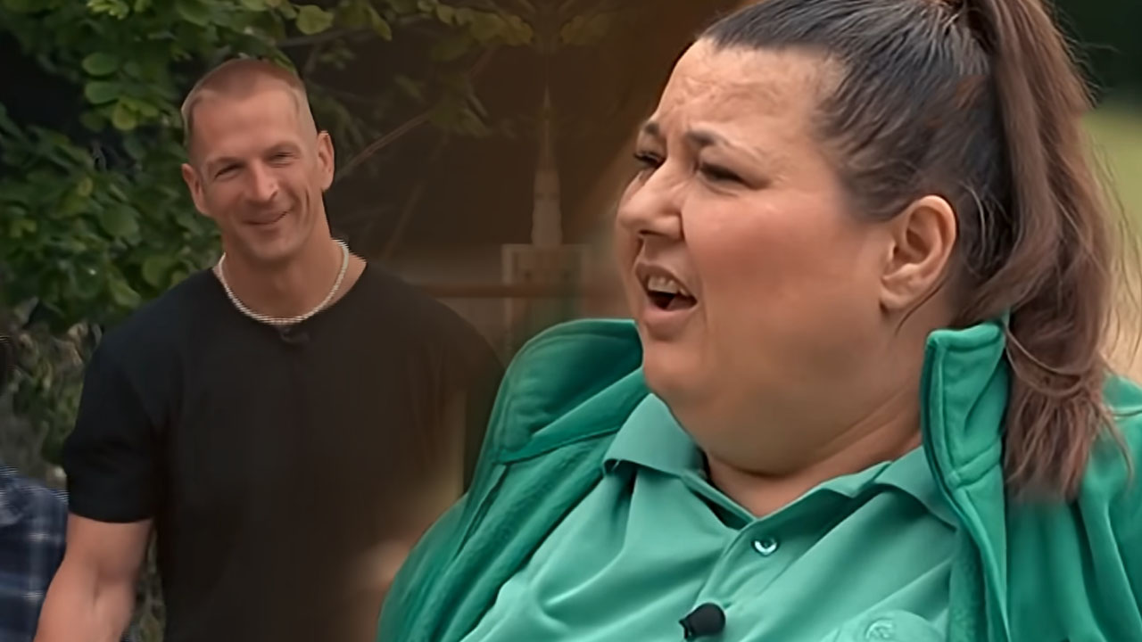 Urška na tržnici v oddaji Kmetija med pogovorom z Igorjem Mikičem, prizor iz priljubljenega resničnostnega šova