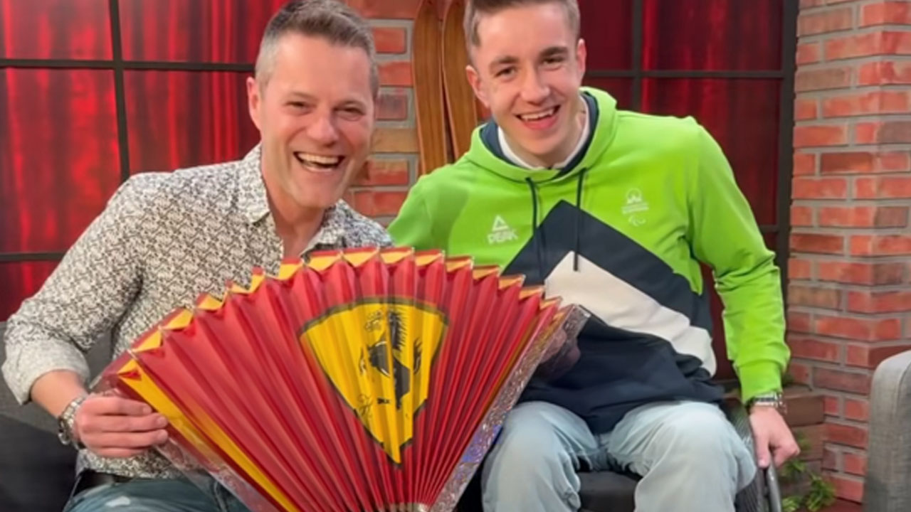 Jernej Slivnik in Matjaž Končan v studiu Radia Veseljak med ganljivim pogovorom