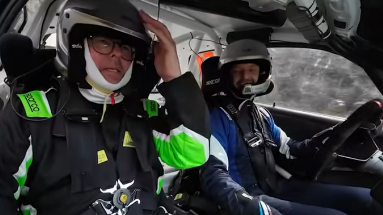 Borut Prosenc in Simon Vovk ob prihodu v cilj na Rallyday Due Castelli na Hrvaškem, zabaven trenutek po hitrostni preizkušnji