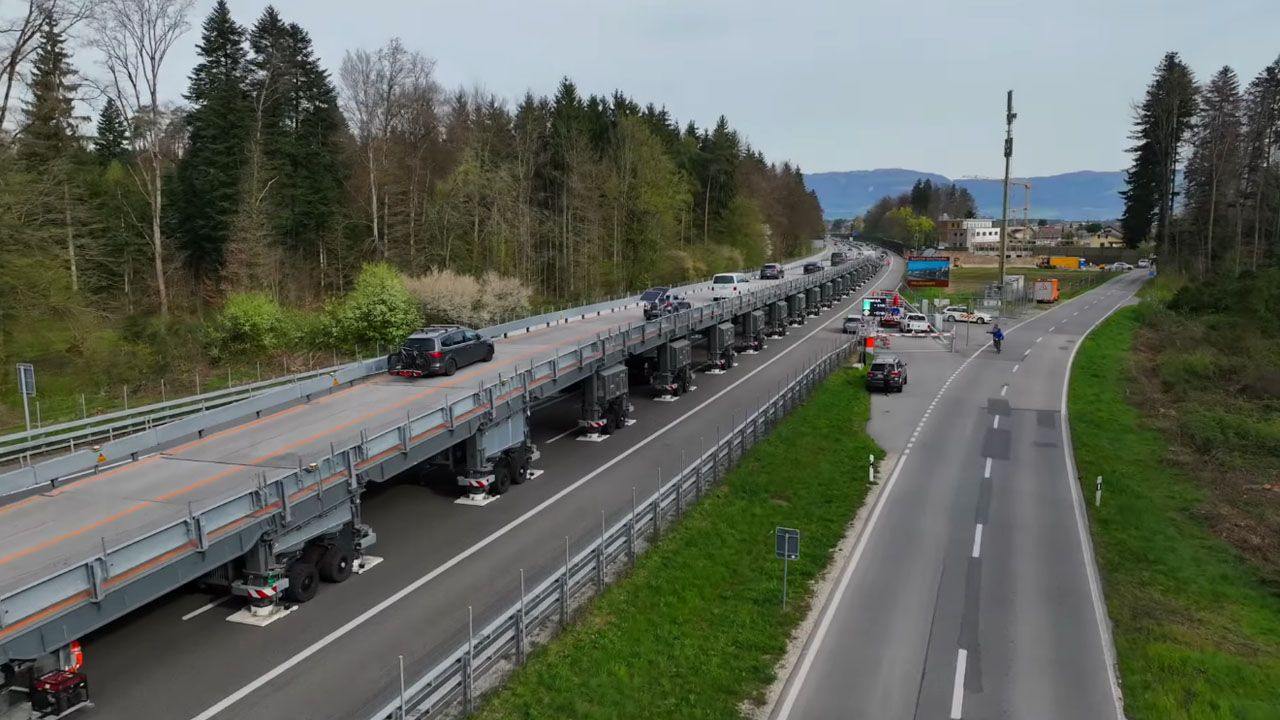 ASTRA Bridge mobilni most v Švici omogoča promet nad avtocestnim gradbiščem brez zastojev
