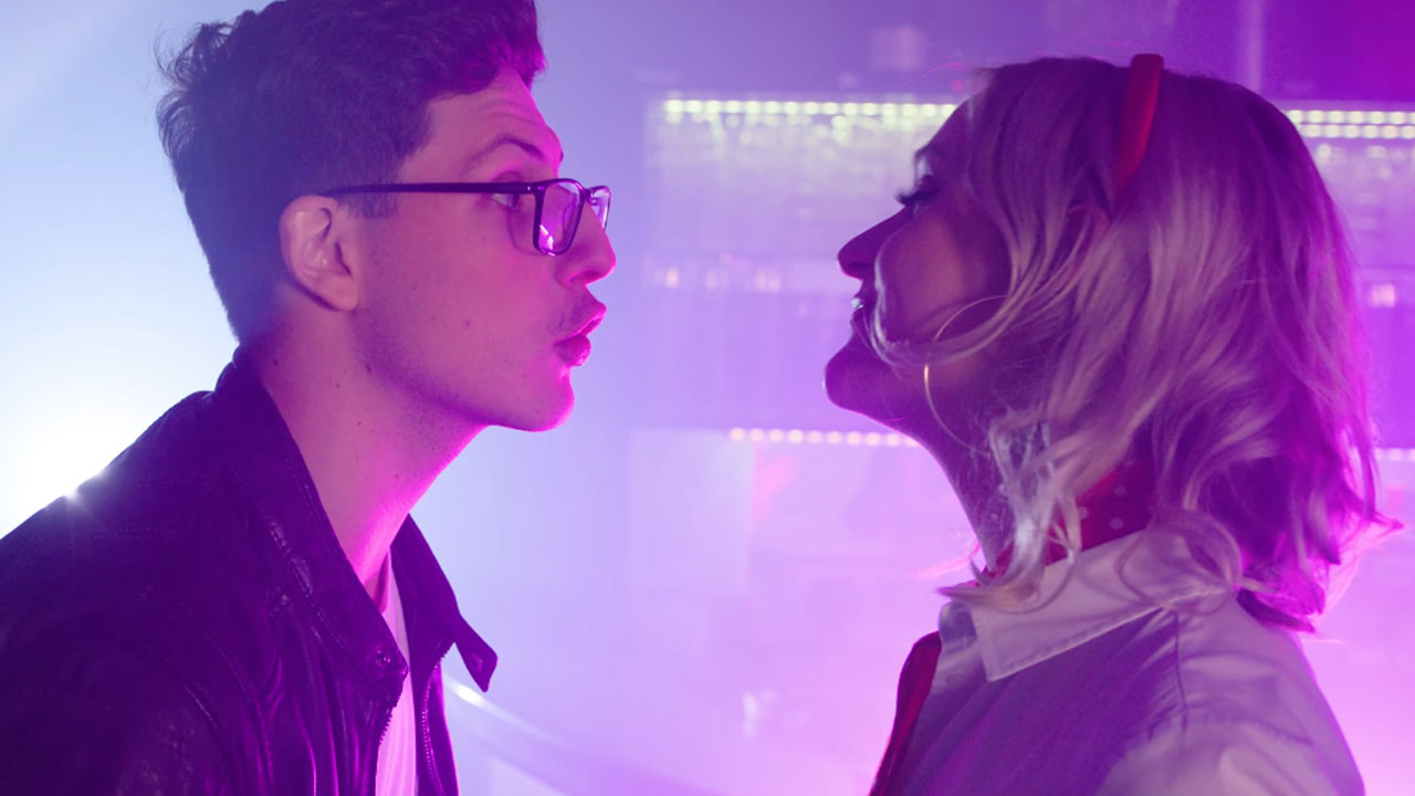 S.O.S. kvintet predstavil pesem Malo poseben, ki na YouTubu osvaja Slovence