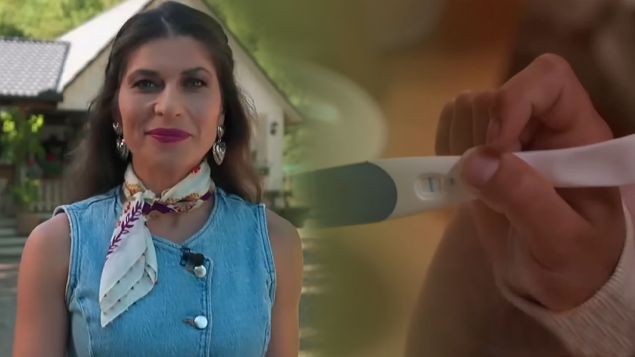 Prizor iz šova Kmetija, kjer tekmovalka drži pozitiven test nosečnosti