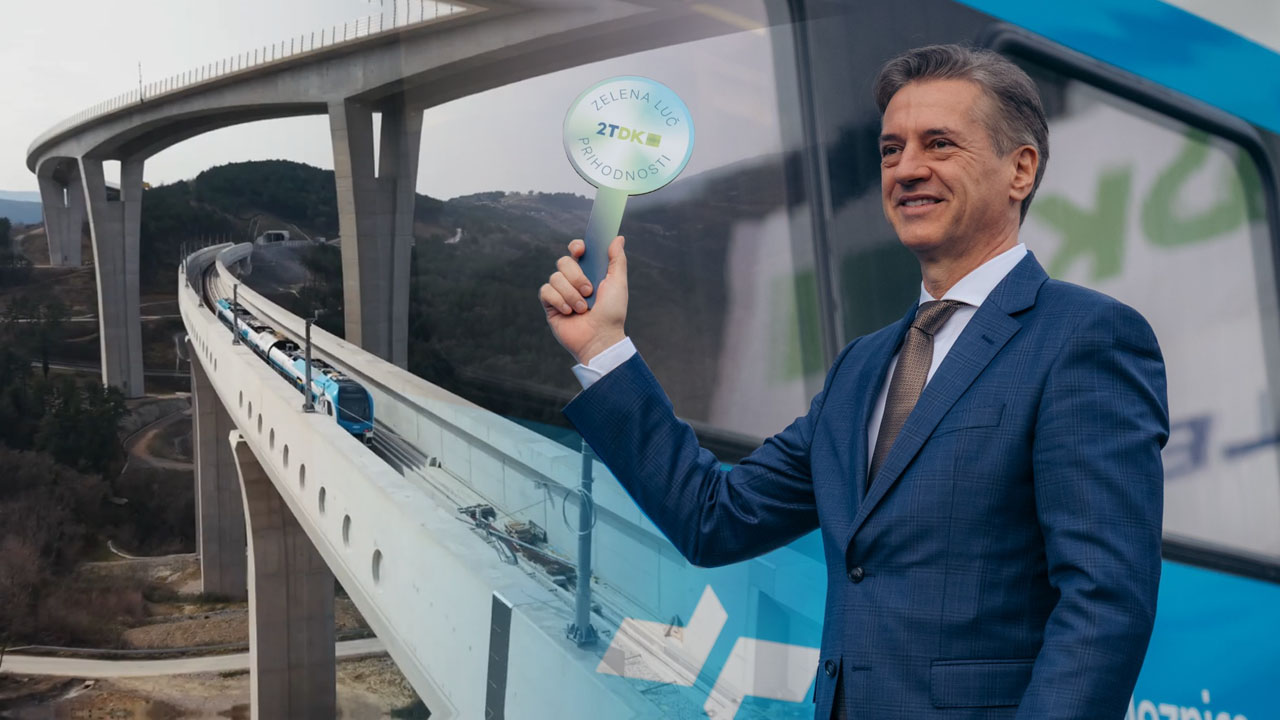 Testni potniški vlak na novem drugem tiru med Divačo in Koprom