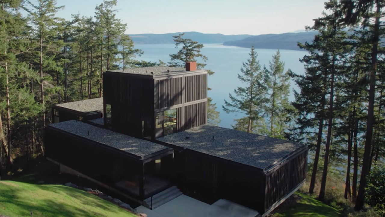 Lesena hiša slovenskih arhitektov nad Pacifikom v ameriški zvezni državi Washington