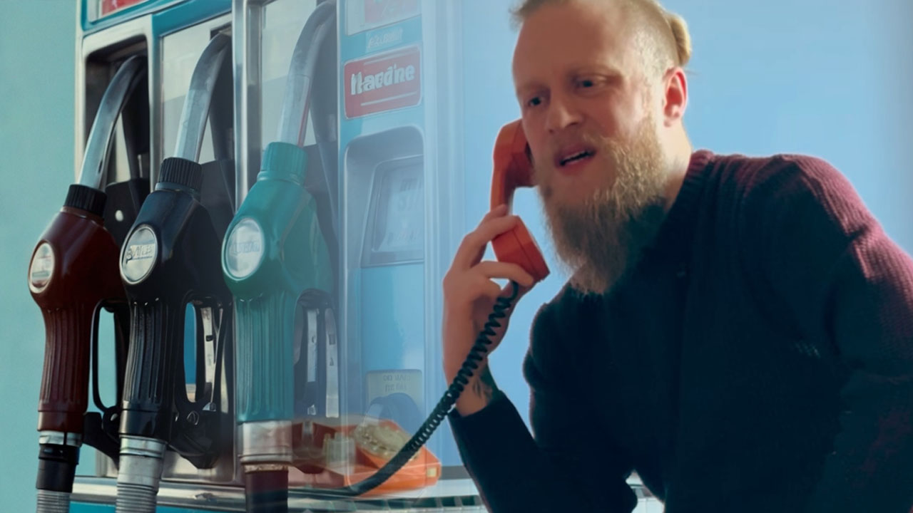 Sani Može v satiričnem klicu o omejitvah točenja goriva nasmejal Slovenijo